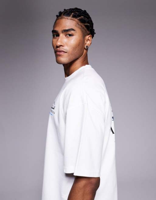 River Island - T-shirt met 'Palais Prives' en autoprint in wit, 4 van 5
