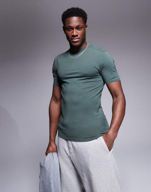 River Island – T-shirt o kroju podkreślającym sylwetkę w kolorze khaki o ciemnym odcieniu