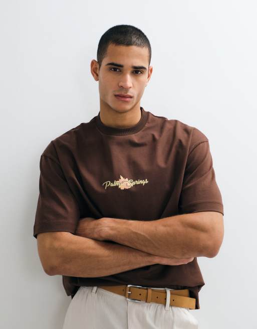 River Island - T-shirt oversize à imprimé écusson au dos - Marron foncé, 4 de 5