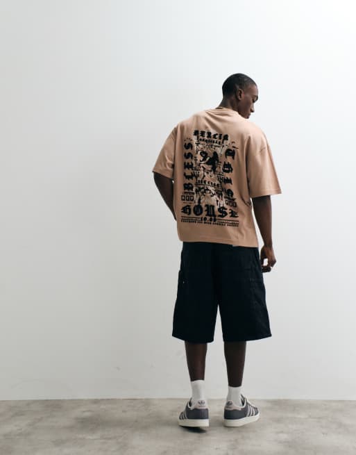 River Island - T-shirt oversize floccata color cuoio con stampa rinascimentale