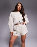 [River Island] River Island tailored shorts in cream-White 16 CREAM