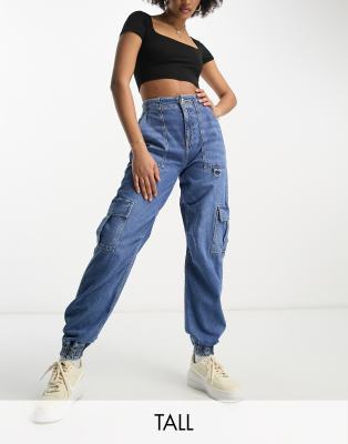 River Island Tall - Cargo-Jeans in Mittelblau mit Taschen