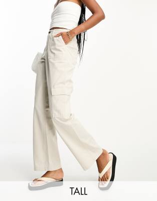 River Island Tall - Cargohose aus Satin in Ecru mit weitem Bein-Weiß