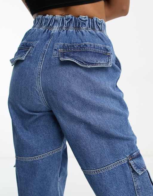 River Island Tall - Jeans cargo in denim medio con tasche, 3 di 5