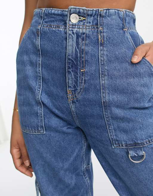 River Island Tall - Jeans cargo in denim medio con tasche, 4 di 5