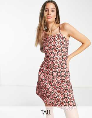 River Island Tall - Mini-Hemdkleid im Stil der 60er in Rot mit Riemchenträgern und eckigem Ausschnitt