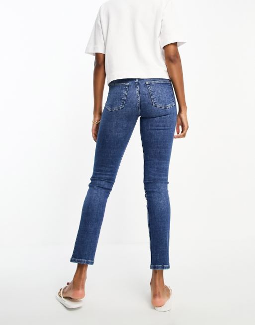 River Island Tall Schmal geschnittene Jeans in mittelblauer Waschung