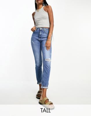 River Island Tall - Schmale Mom-Jeans in mittelblauer Waschung