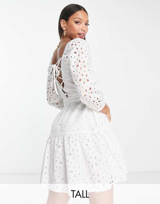 River Island Tall – Vit miniklänning med skärp i broderie anglaise