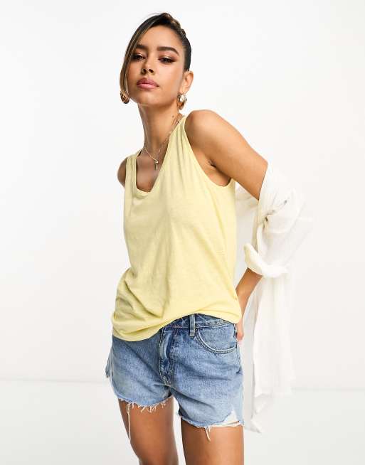 River Island – Tanktop in Hellgelb mit U-Ausschnitt