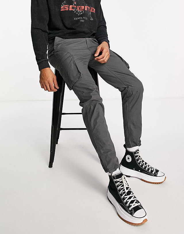 River Island - tapered cargo trousers in grey