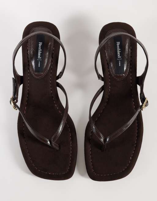 River Island - Teenslippers van imitatiesuède met kitten hak in bruin, 2 van 4