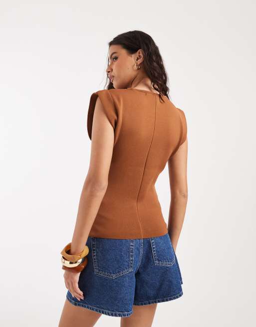 River Island - Top aderente in maglia sottile marrone con maniche ad aletta, 4 di 4