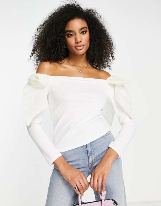 River Island - Top con scollo alla Bardot bianco con fiocchi in organza