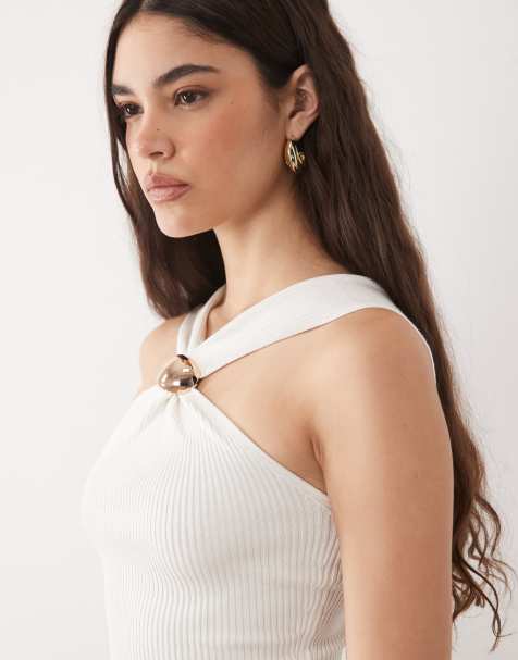 River Island - Top in maglia color crema allacciato al collo con spilla - view 1