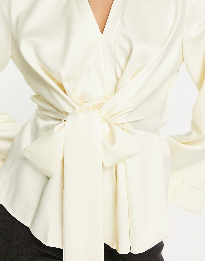 Top in raso color crema con allacciatura frontale-Bianco - River Island Camicia donna  - immagine3