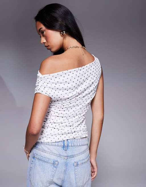 River Island - Top in tessuto a rete bianco a pois con maniche asimmetriche , 2 di 4