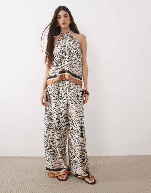 River Island - Top marrón con cuello halter y estampado animal (parte de un conjunto), 2 de 4