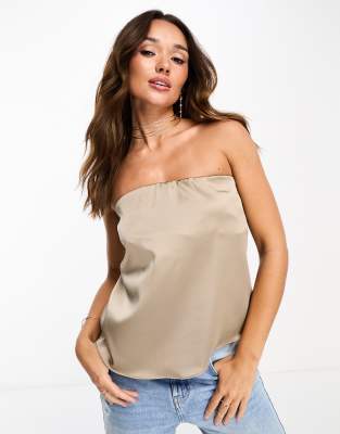 River Island - Trägerloses Satinoberteil in Hellbeige-Neutral