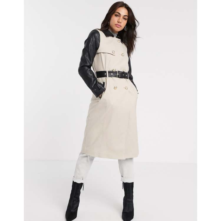 Trench with leather outlet sleeves