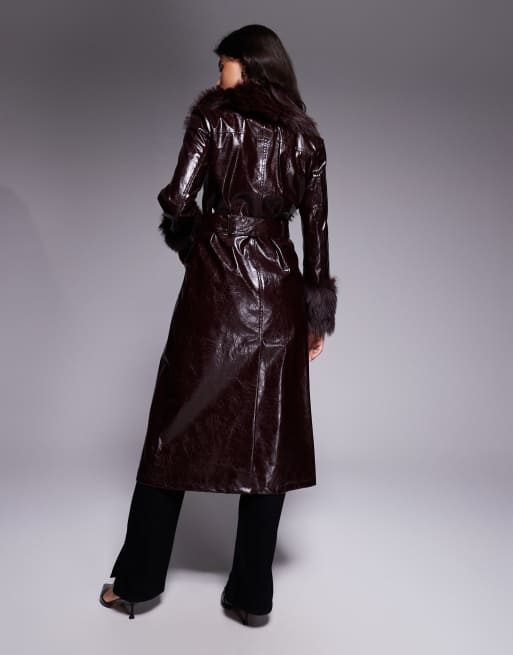 River Island – Trenchcoat aus Kunstleder in Dunkelrot mit Kunstpelzbesatz, 2 von 4