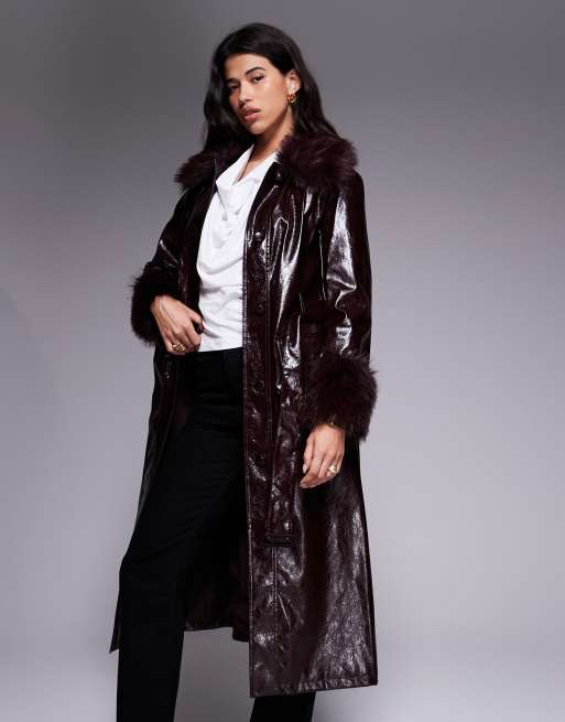 River Island – Trenchcoat aus Kunstleder in Dunkelrot mit Kunstpelzbesatz, 3 von 4