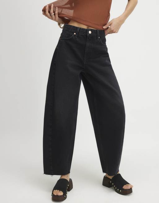 River Island Twist seam barrel leg jeans in black, 3 of 4