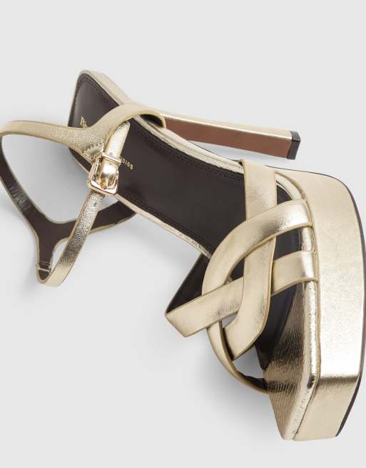 River Island Twist strap platform heeled sandals in gold, 3 of 4