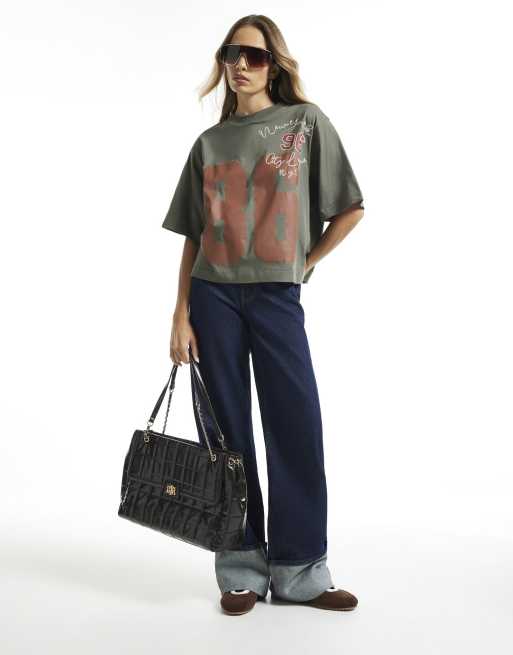 River Island Varsity badge t-shirt in khaki, 3 of 4