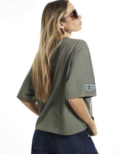 River Island Varsity badge t-shirt in khaki, 4 of 4