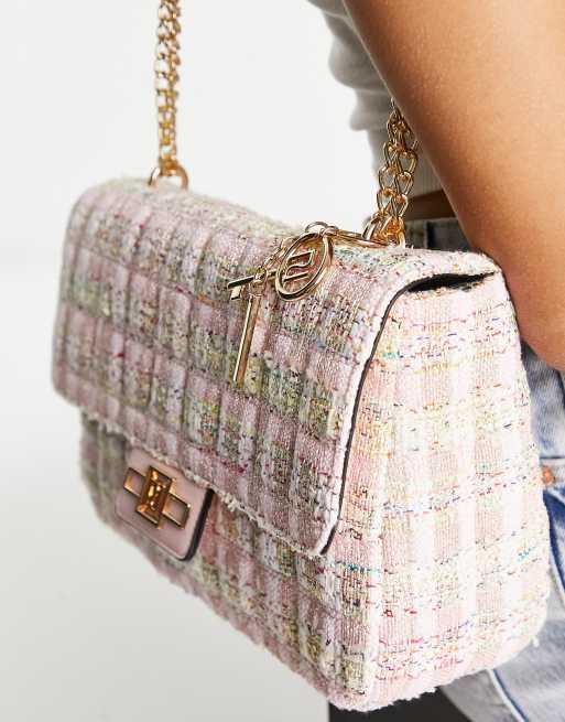 River Island - Vatteret skuldertaske i lyserødt bouclé, 3 af 4