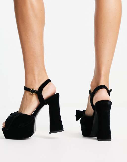 Black velvet heels with sales bows