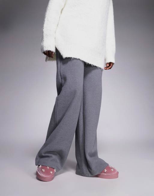 River Island velvet faux fur lined slippers in light pink, 3 of 4