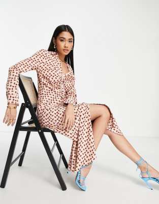 River Island 70s geo print ruched midi shirt dress in beige - ASOS Price Checker