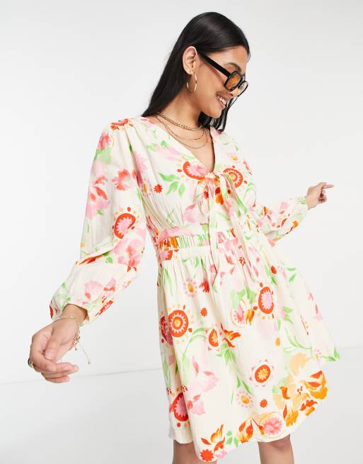 River Island - Vestito corto color crema a fiori allacciato sul davanti