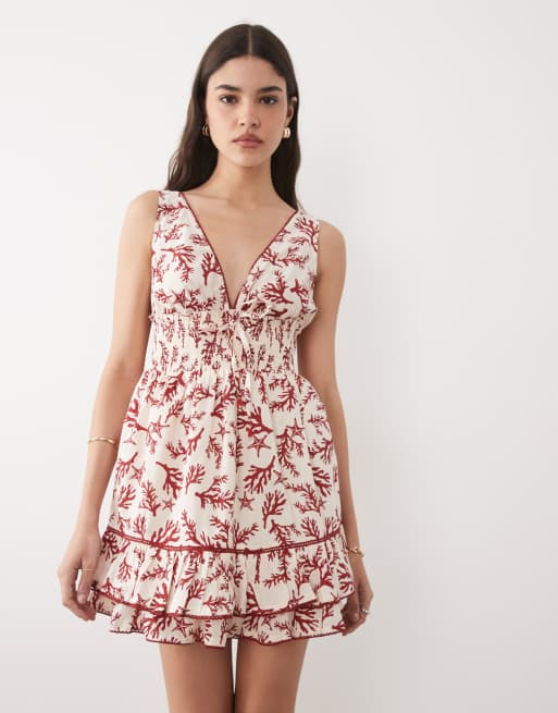 River Island - Vestito corto color panna arricciato con volant e stampa di coralli