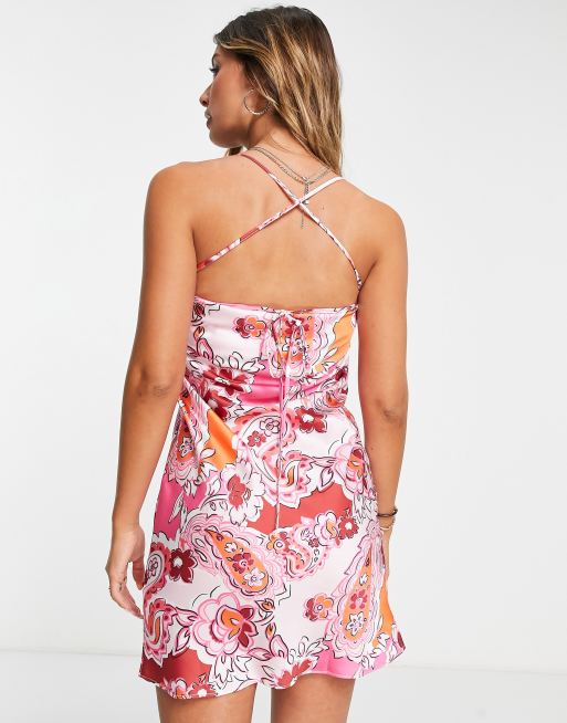 River Island - Vestito corto sottoveste rosa acceso arricciato sul davanti, 2 di 4