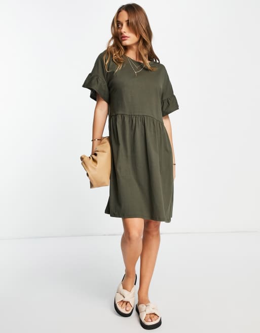 River Island - Vestito grembiule T-shirt corto kaki con volant