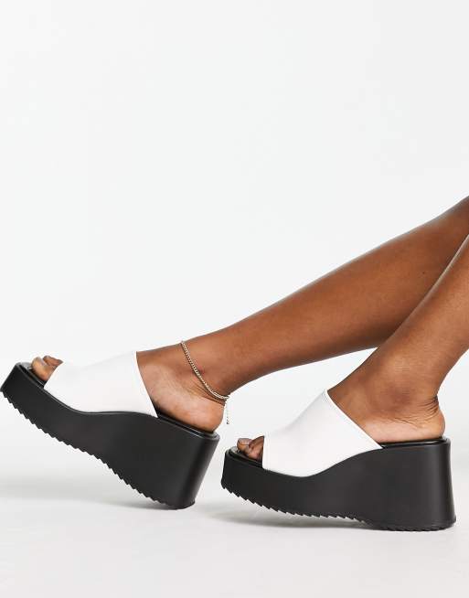 River Island – Vita platta skor med öppen häl och extrem platåsula
