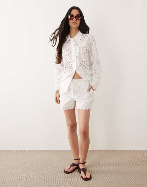 River Island – Vita shorts i poplin med hålbroderi, del av set - view 1