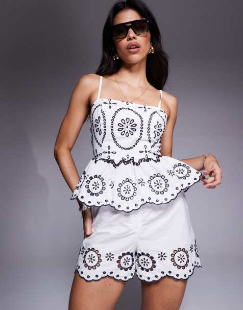 River Island – Vitt linne i broderie anglaise och peplum-modell med smala axelband, del av set - view 1