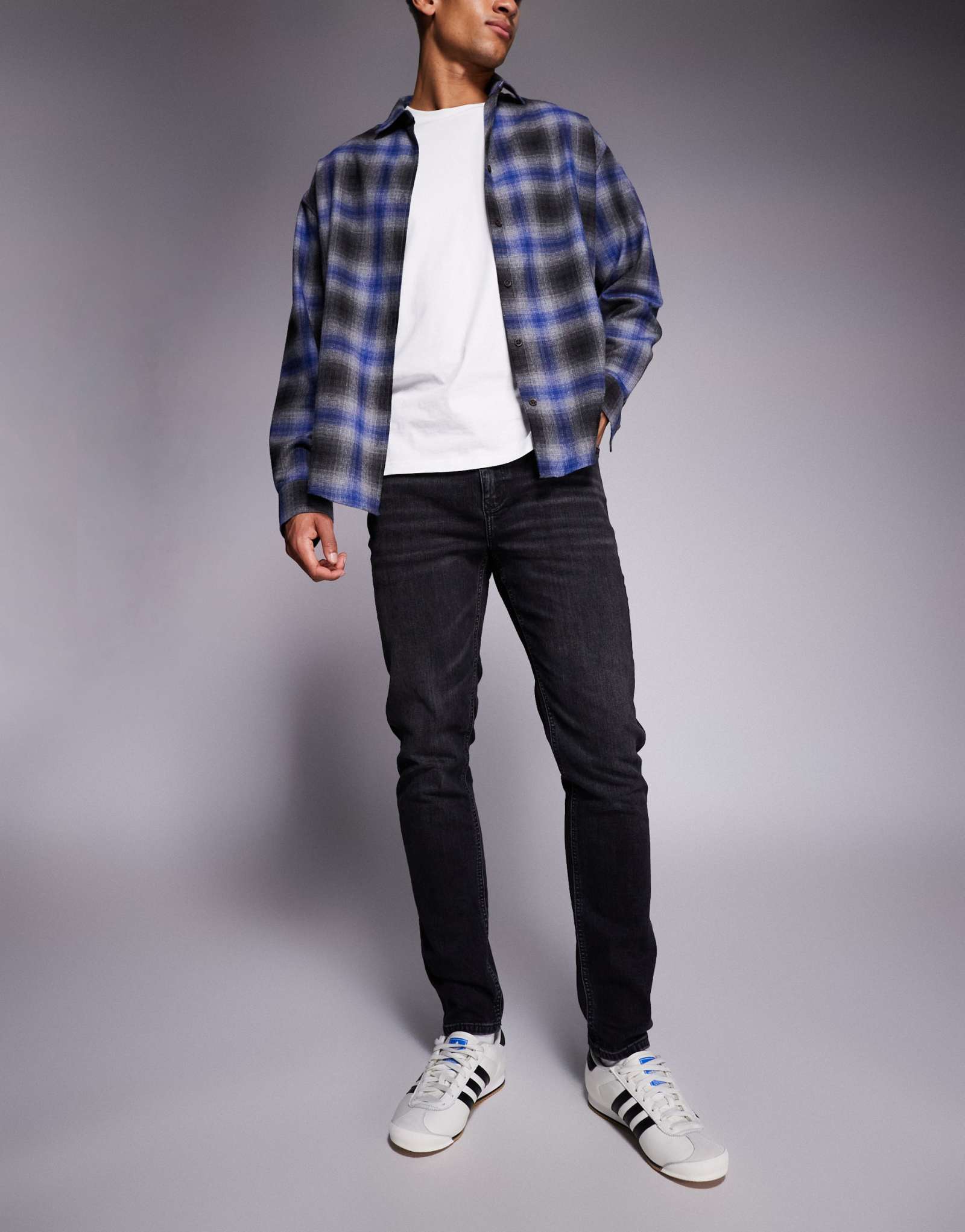 Застиранные джинсы River Island зауженного кроя черного цвета