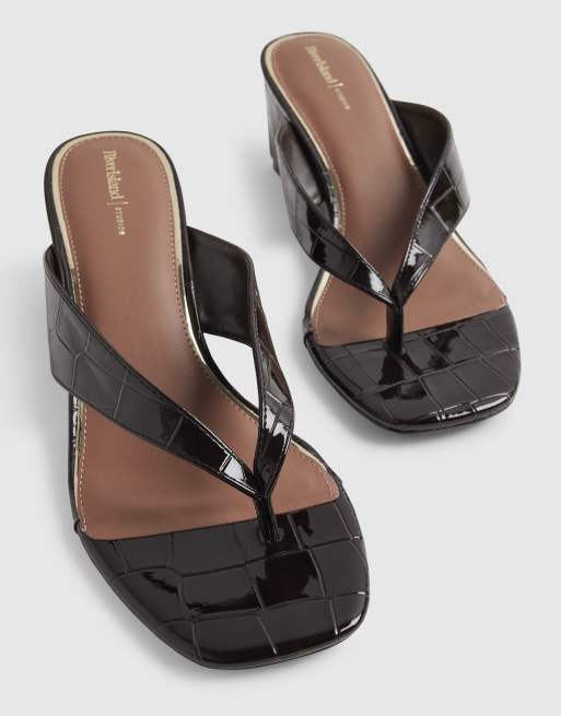 River Island Weave toe thong croc wedges in dark brown, 3 of 4