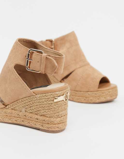 River island tan store wedges