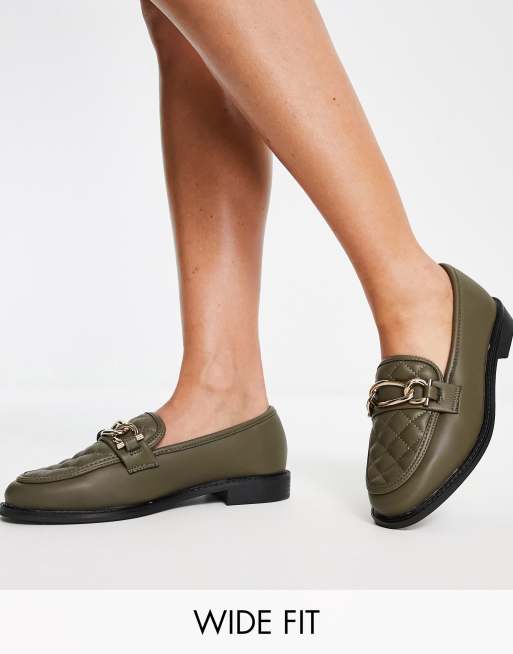 River Island Wide Fit Loafer in Olivgrun mit Steppmuster und Kettenverzierung in weiter Passform ASOS