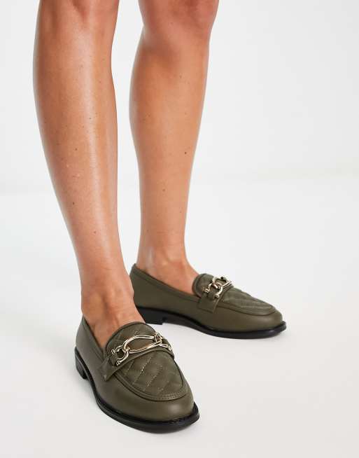 River Island Wide Fit - Mocassini a pianta larga oliva trapuntati con catenina, 4 di 4