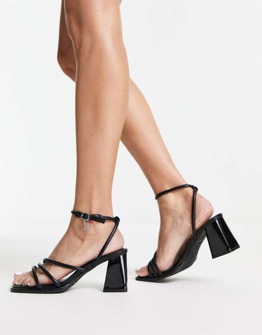 River Island Wide Fit – Riemchen-Sandaletten in Schwarz mit Blockabsatz, weite Passform, 2 von 4