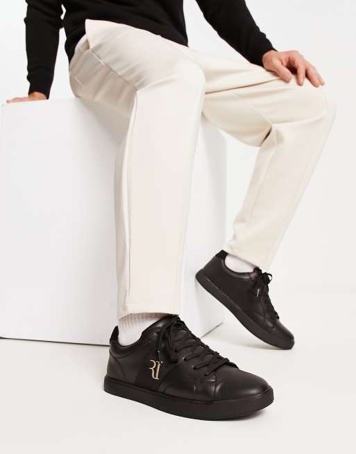 River Island - Wide Fit - Sorte sneakers med monogram