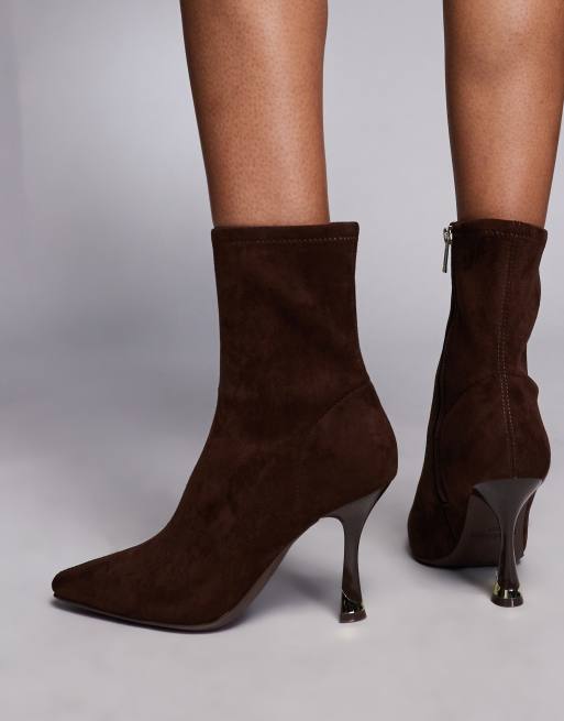 River Island – Wildlederstiefel in Dunkelbraun mit Absatz ASOS