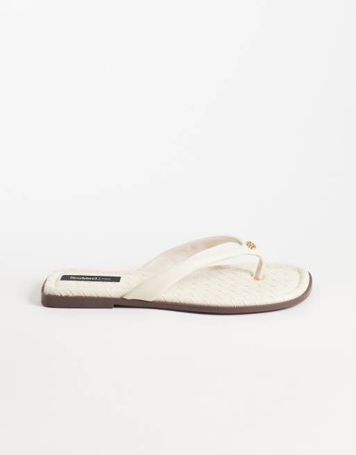 River Island woven detail thong sandals in cream, 3 of 4